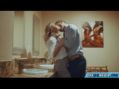 ❤️ Quand une blonde plantureuse vous séduit dans des toilettes publiques. Super porno at fr.com-porn-zog.ru